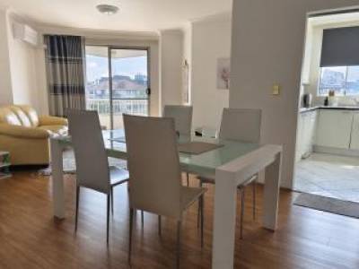 Luxury Fully furnished 2 Bedrooms 2 bathroom top floor Apartmant, Sydney