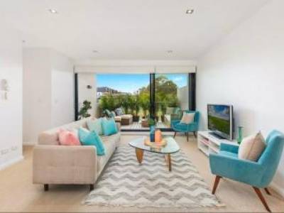 Luxury 3 bedrooms 2 Bathrooms 1 car space apartment in Rosebery, Kensington